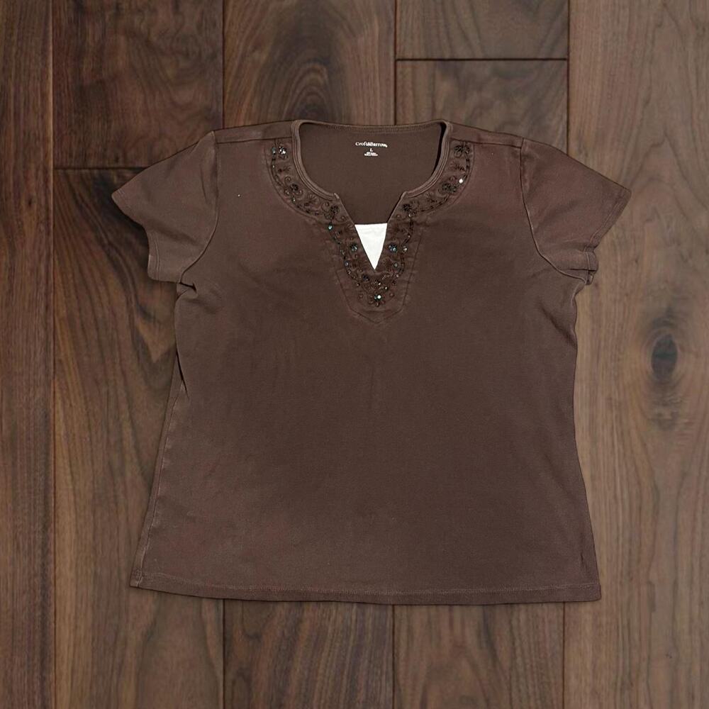 Y2k 2000s bella swan craft & barrow brown short sleeve top with white undershirt